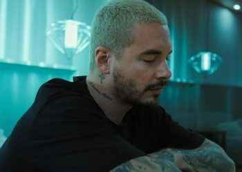 J Balvin le da a José lo que nunca tuvo: fama, música, dinero, aviones y un bebé