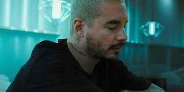 J Balvin le da a José lo que nunca tuvo: fama, música, dinero, aviones y un bebé