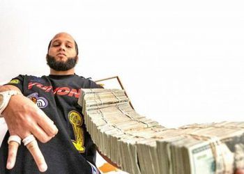 El fronteo de dinero, joyas y automóviles es parte del sueño de urbanos dominicanos