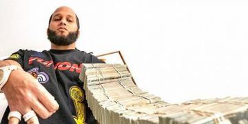 El fronteo de dinero, joyas y automóviles es parte del sueño de urbanos dominicanos