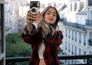Publican fotos de la segunda temporada de «Emily in Paris»