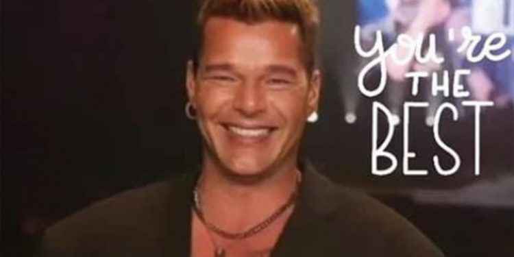 Ricky Martin se habría retocado la cara y lo compararon con Fernando Burlando y Mickey Rourke