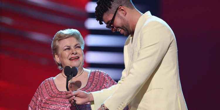 Paquita la del Barrio le dice «inútil» a Bad Bunny en los Premios Billboard