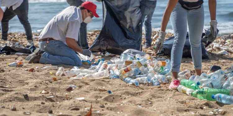 Adiplast presenta campaña para prevenir residuo en las playas