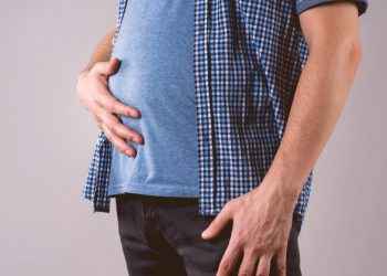Tripa hinchada: causas y consejos para prevenir la distensión abdominal