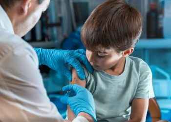 Salud Pública dice evaluará vacunación Covid-19 en niños de 5 a 11 años