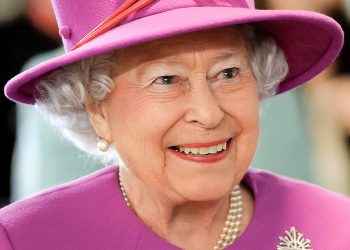 Joven de espíritu: Reina Isabel rechaza premio a “Viejita del año”