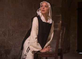 ‘Benedetta’ es mucho más que tallas con forma de dildo: Paul Verhoeven se reafirma como el maestro del exceso con una delirante joya profana