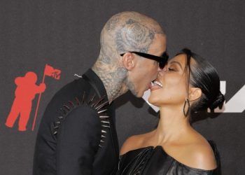 Kourtney Kardashian y Travis Barker se han comprometido