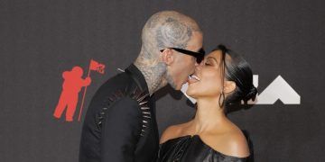 Kourtney Kardashian y Travis Barker se han comprometido