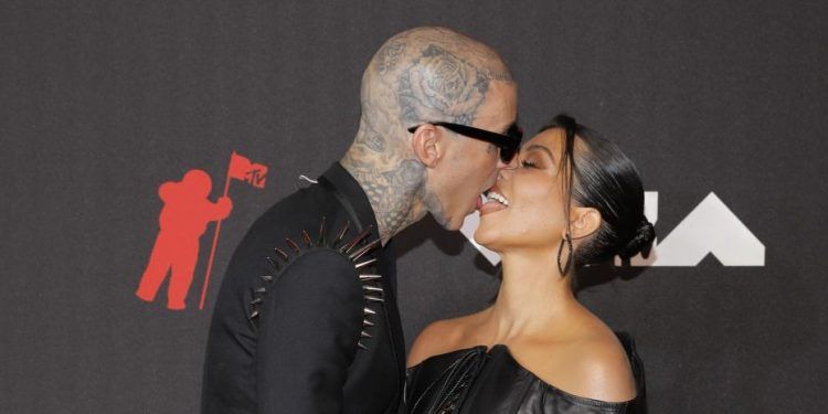 Kourtney Kardashian y Travis Barker se han comprometido