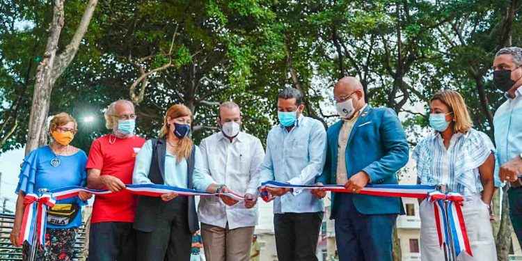 ADN y Banreservas entregan remozado el Parque Eduardo Abreu en San Carlos