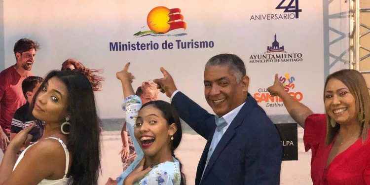 ADOMPRETUR Santiago saluda montaje ExpoTurismo 2021