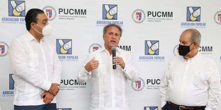 APAP y PUCMM se unen a favor de la sostenibilidad ambiental
