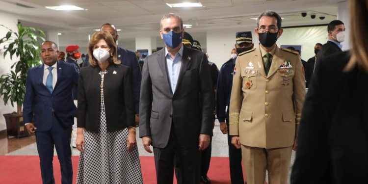 Presidente Abinader sale hacia Panamá, sostendrá encuentro con homólogos de Panamá y Costa Rica