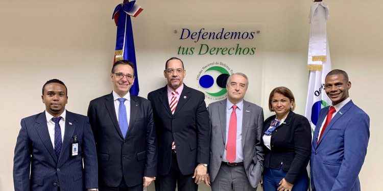Alguaciles y Miembros de la Unión Internacional de Oficiales Judiciales (UIHJ) visitan Oficina Nacional Defensa Pública