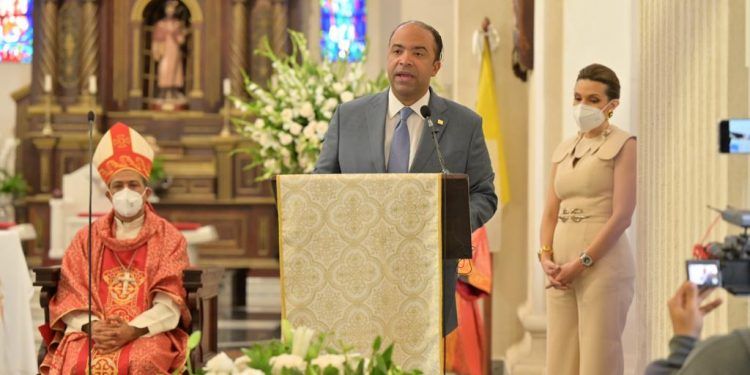 Banreservas continua la celebración de 80º aniversario con misa oficiada en la Catedral de Santiago