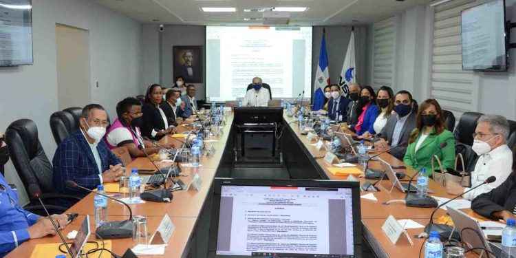 CNSS ratifica acuerdo y amplia cobertura reconstrucción por cáncer de mama y trasplante renal