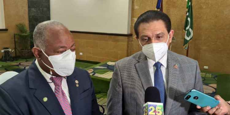 Gobierno ha invertido sumas millonarias para enfrentar el Covid, afirma ministro de Salud
