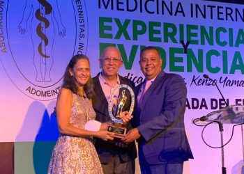 Escogen al doctor Emilio Arias como el Médico Clínico del Año