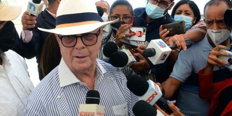 Hipólito se queja por falta de nombramiento a perremeístas en el Gobierno