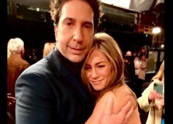 Jennifer Aniston comparte los mensajes que la alertaron sobre los rumores de romance con David Schwimmer