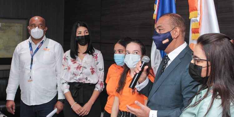 MOPC y Jompéame formalizan alianza para asistir a personas necesitadas