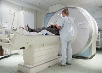Máquina de resonancia magnética ‘absorbe’ un tanque de oxígeno y mata al paciente durante su escaneo