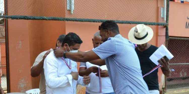 Unión Deportiva de Cienfuegos reconoce aportes de Marcos Rodríguez al deporte