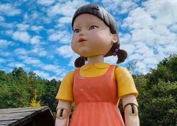 El juego del calamar: la historia de la gigantesca y siniestra muñeca que existe más allá de la serie