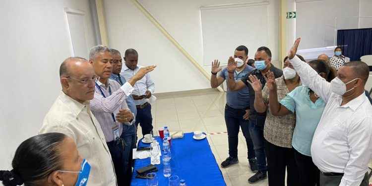 PRM juramenta maestros que pertenecían al reformismo