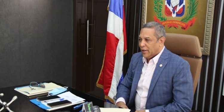 Senador condena asesinato llama a fortalecer la familia