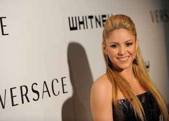 Shakira sorprendió al convertirse en una sexy bruja para ir a la escuela de su hijo