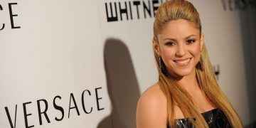 Shakira sorprendió al convertirse en una sexy bruja para ir a la escuela de su hijo