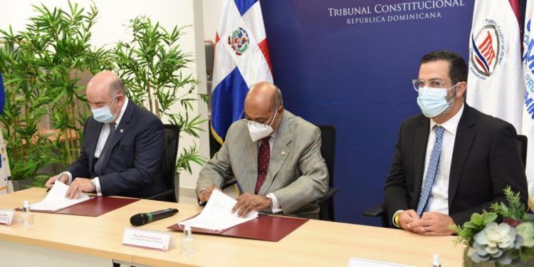 TC y CRC Santo Domingo acuerdan fortalecer el desempeño del personal de ambas instituciones