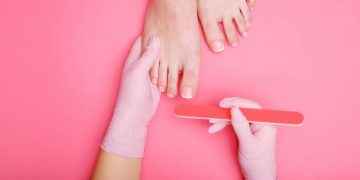 Por qué es importante cuidar los pies en cáncer de mama
