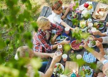 ¿Qué es mejor, comer solo o acompañado?