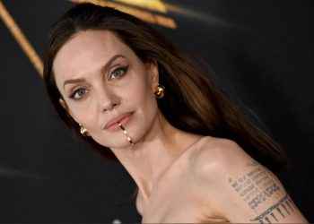 El extraño accesorio en la boca de Angelina Jolie que causó curiosidad
