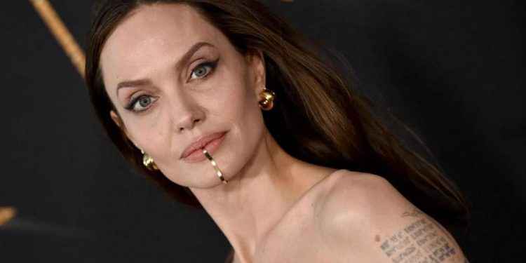 El extraño accesorio en la boca de Angelina Jolie que causó curiosidad