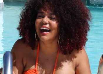 Cheddy García ataca a Romeo Santos por ayudas sociales