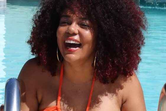 Cheddy García ataca a Romeo Santos por ayudas sociales