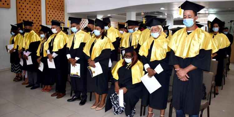 Seminario Bíblico de la Iglesia de Dios realiza graduación y entrega 62 diplomas en programas bíblicos y teológicos