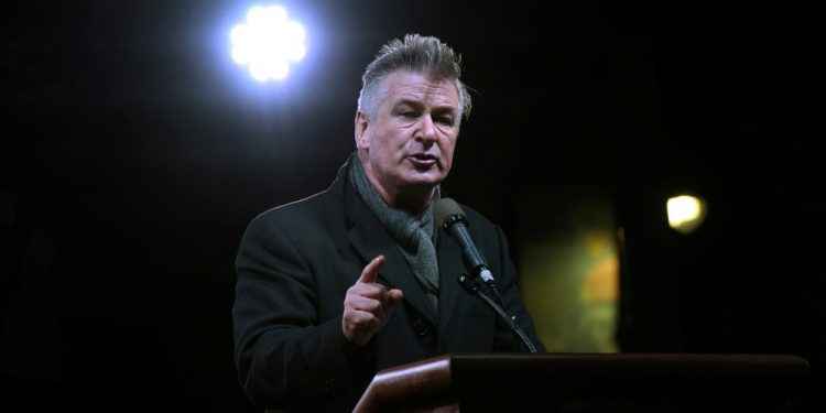 Cómo fue el trágico momento cuando Alec Baldwin mató a una miembro del equipo de la película “Rust”