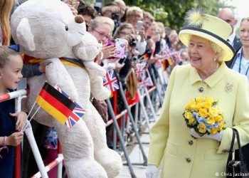 La reina Isabel II cancela sus actos oficiales por las próximas dos semanas