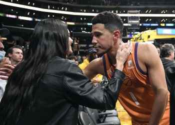 Tienes que ver a Kendall Jenner animando a su novio Devin Booker en su último partido de baloncesto