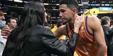 Tienes que ver a Kendall Jenner animando a su novio Devin Booker en su último partido de baloncesto