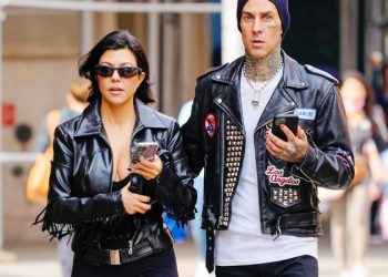 La ex de Travis Barker reacciona ante el tatuaje que él se ha hecho de Kourtney para ocultar el suyo
