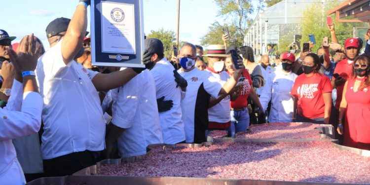 RD logra Récord Guinness por mangú más grande del mundo
