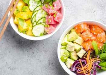 Poke de quinoa con salmón o atún