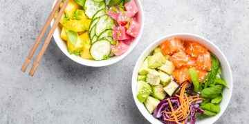 Poke de quinoa con salmón o atún